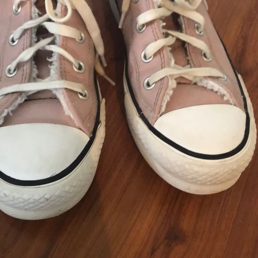 Converse Chuck Taylor Blush pink leather high tops kids 4